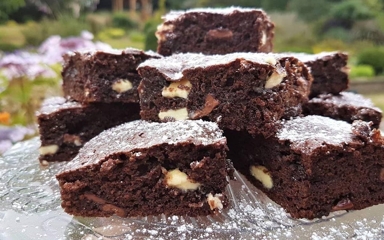 gooey chocolate brownie, starving student festive blog 2019