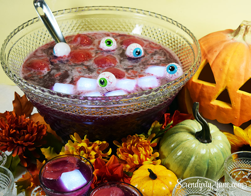 HALLOWEEN EYEBALLS AND HANDS MOCKTAIL PUNCH