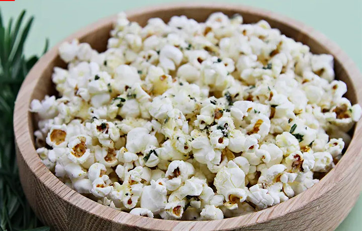 ROSEMARY, GARLIC AND CHILLI POPCORN